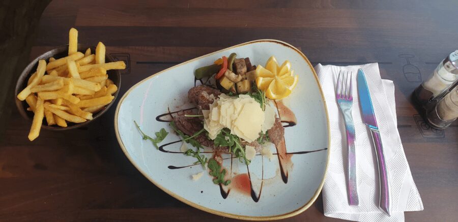 Luxembourg: Italian-Style Dinner in a Vintage Bus - The vegetarian menu is more than a side option