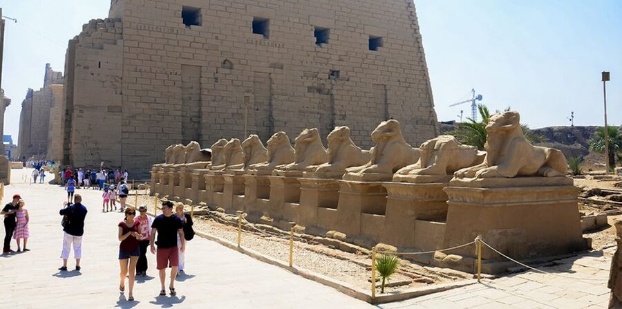 Luxor Tour from Hurghada by bus - Crossing the Nile by felucca