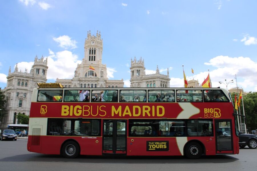 Madrid: Open-Top Big Bus Sightseeing Tour with Live Guide - From Neptuno Fountain into Madrid’s museum district