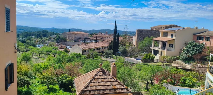 Mallorca: 3-hour bus tour around Calvià with 2 stops - The 30-minute stop in Calvià Vila