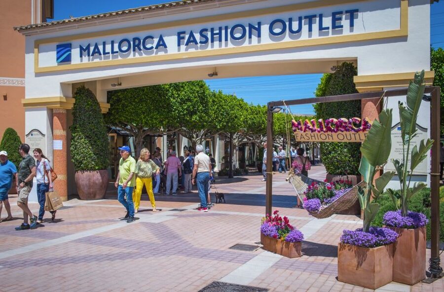 Mallorca: Fashion Outlet Shopping Excursion by Bus - Is $34 good value?