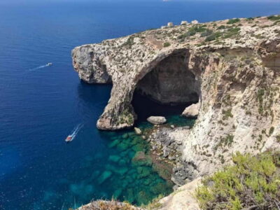 Malta: 5 hr Vintage Bus Tour – Mdina & Blue Grotto inc. food