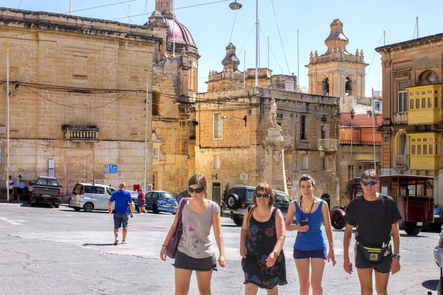 Malta: Vintage Bus Ride through the Three Cities - Cospicua and the first line of defense