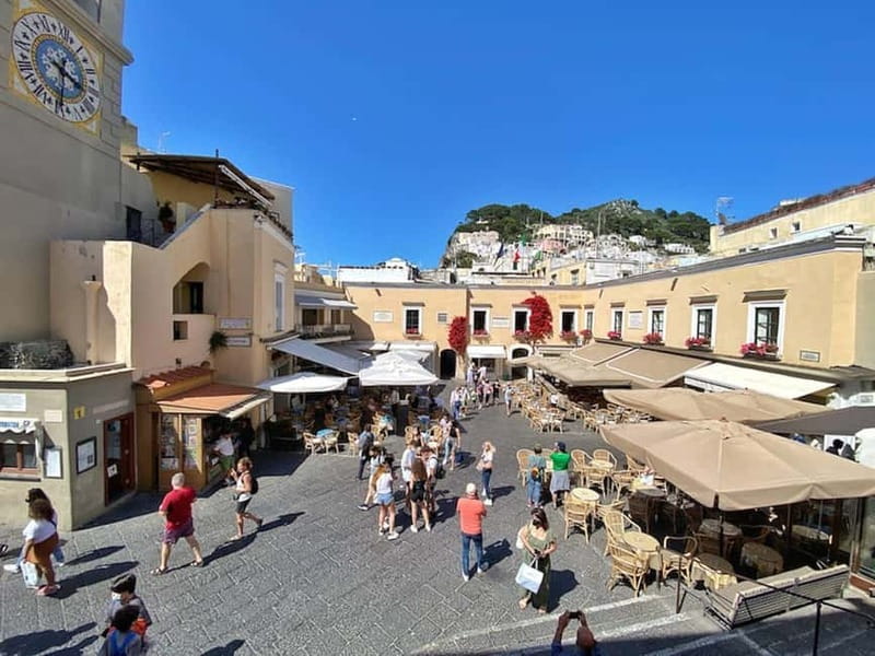Marina Grande: Guided Capri Island Hop-On Hop-Off Bus Tour - Guides Giovanna and Peppe can make a difference