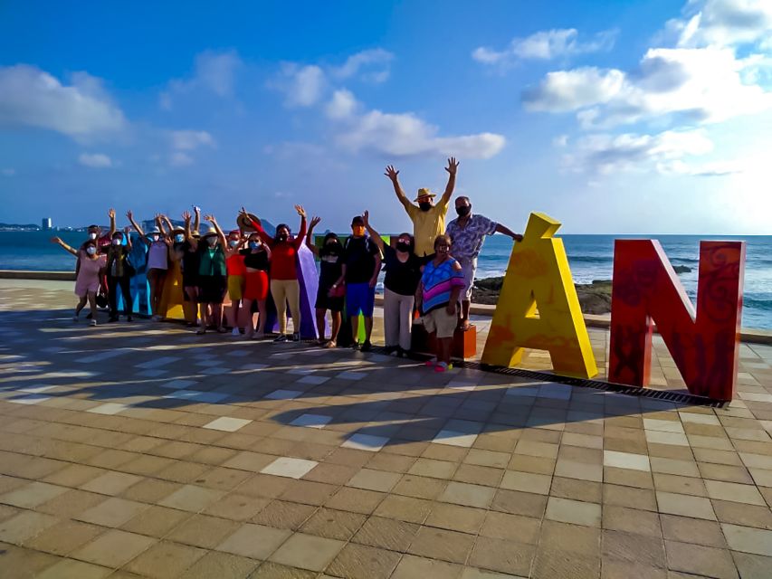 Mazatlán: Double-Decker Bus, Cliff Diving & Walking Tour - Guides, language, and the human side of the tour