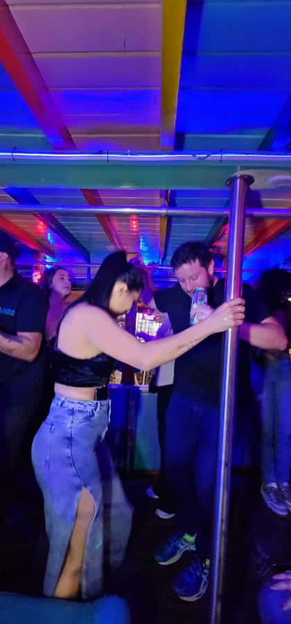 Medellin: Party Bus with DJ & Street Food Tastings - Who should book this Medellín night out?