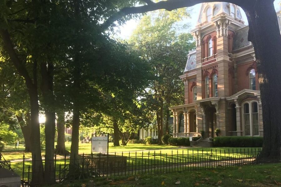 Memphis: City Discovery Bus Tour - Central BBQ and the Memphis lunch stop