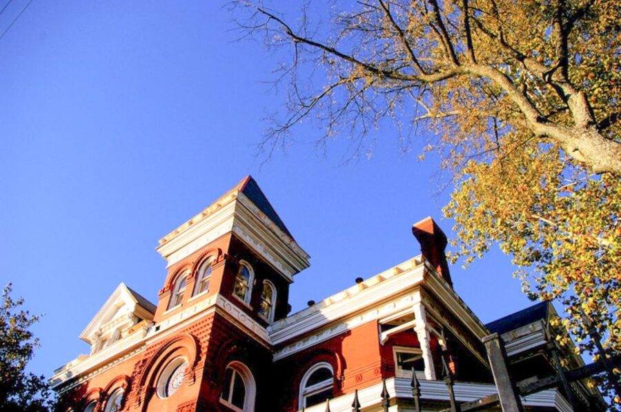 Memphis: City Discovery Bus Tour - Downtown sights from the bus