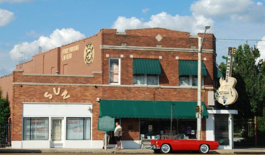 Memphis: Mojo Music History 90-Minute Bus Tour - Live singing, jokes, and the guide’s role