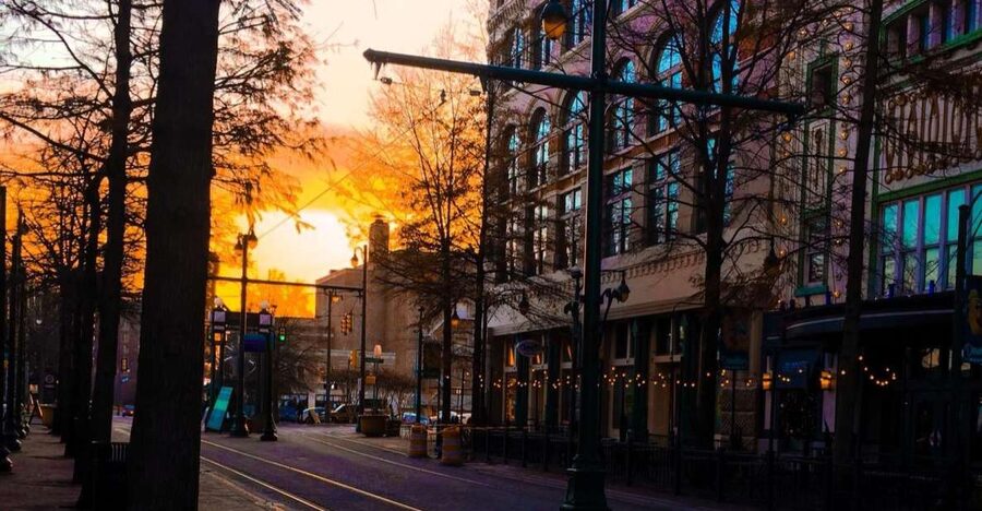 Memphis: True Crime History Bus Tour - The Moxy Hotel drink stop