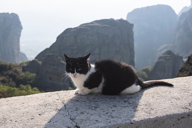Meteora Full-Day Trip with Guide on Luxury Bus From Athens - A Greek lunch in Kastraki