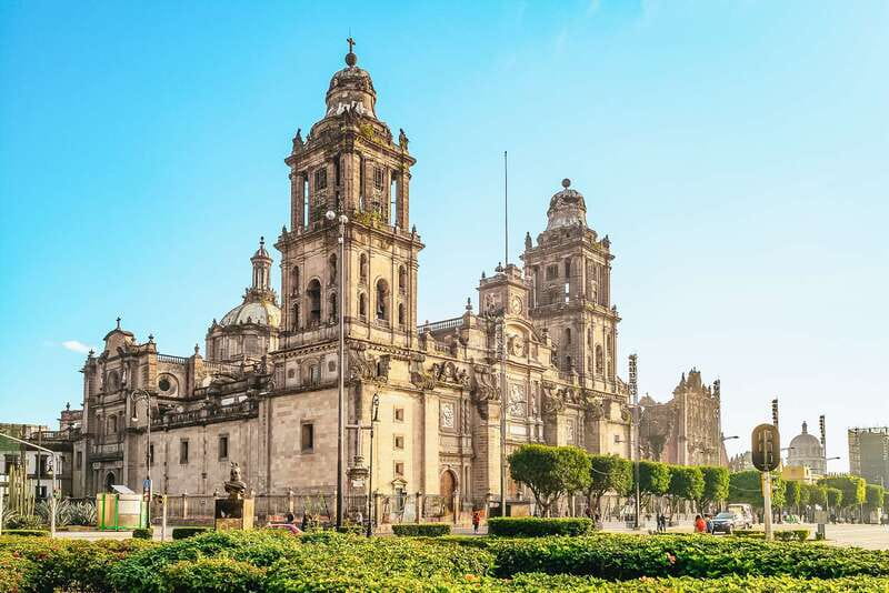 Mexico City: Hop-on Hop-off Bus Tour - Basilica route: Garibaldi and Guadalupe