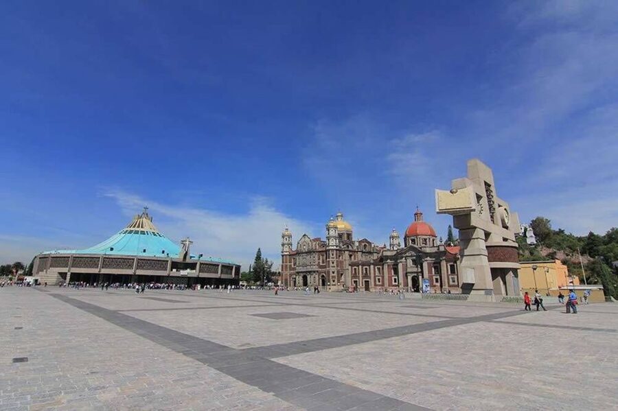 Mexico City: Hop-on Hop-off City Tour by Turibus 1-Day Pass - Audio commentary and staff support
