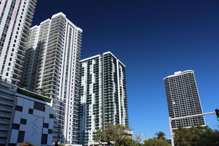 Miami : Bus, Boat & Walking Tour the Ultimate City Discovery - The Biscayne Bay cruise is worth considering