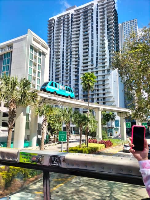 Miami : Bus, Boat & Walking Tour the Ultimate City Discovery - Bayside Marketplace is the practical starting point