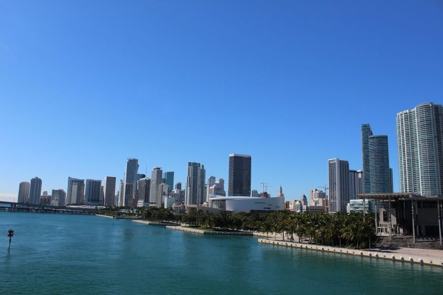 Miami : Bus, Boat & Walking Tour the Ultimate City Discovery - Key Biscayne provides the cleanest skyline photo