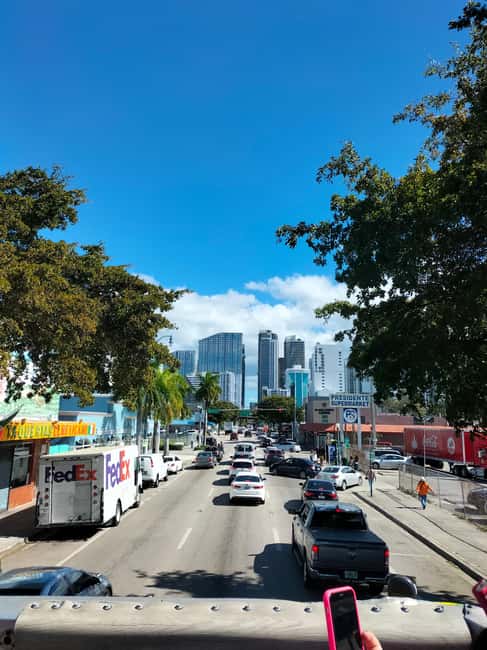 Miami : Bus, Boat & Walking Tour the Ultimate City Discovery - The minibus brings Miami’s big sights together