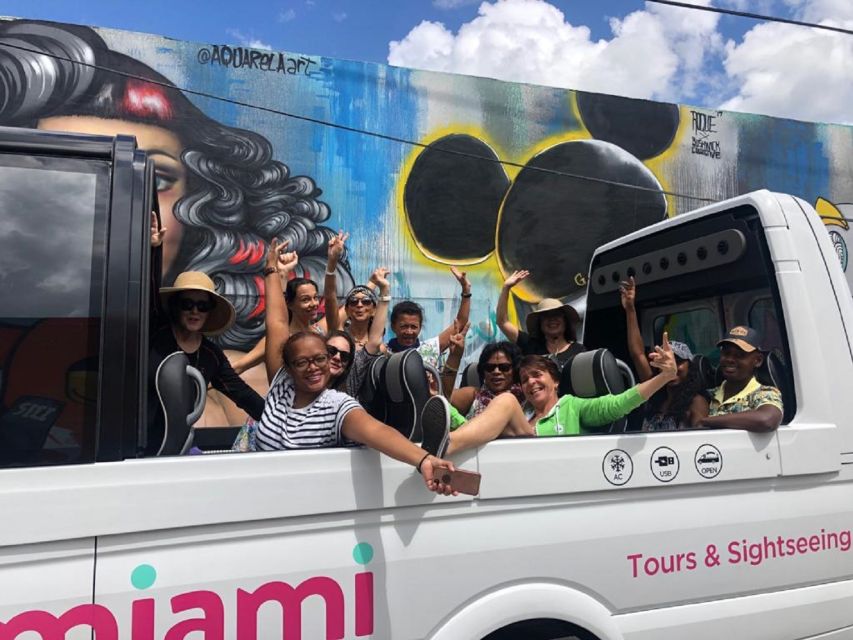 Miami Sightseeing Tour in a Convertible Bus (French) - The Miami Design District’s polished side