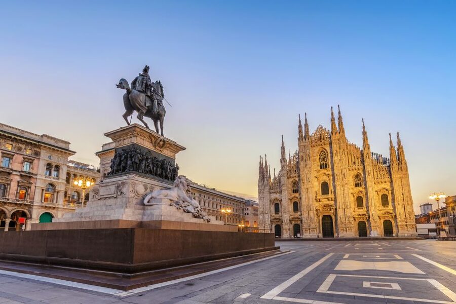 Milan: Duomo & Rooftop Tour with Optional Hop-On Hop-Off Bus - Key points at a glance