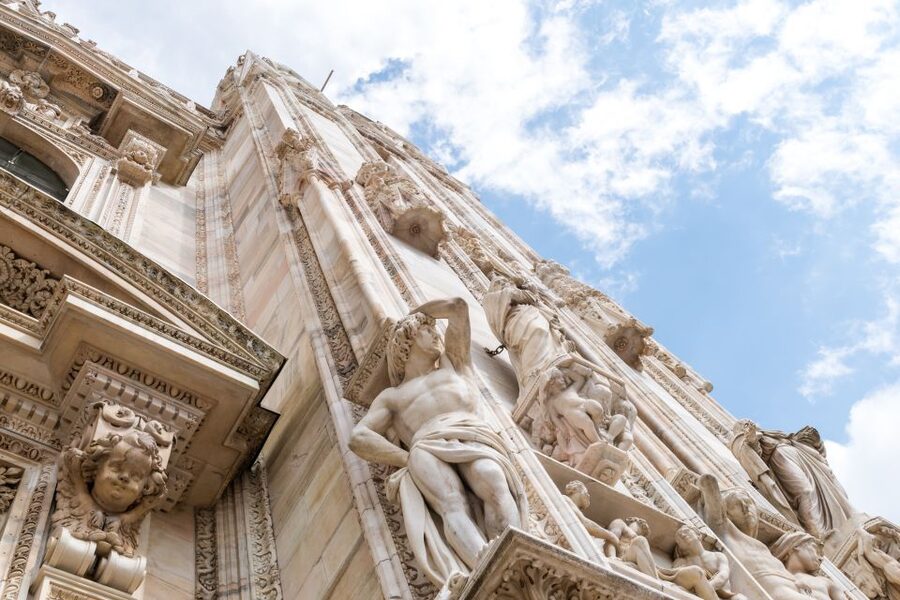 Milan: Duomo & Rooftop Tour with Optional Hop-On Hop-Off Bus - Dress and security rules at the Duomo