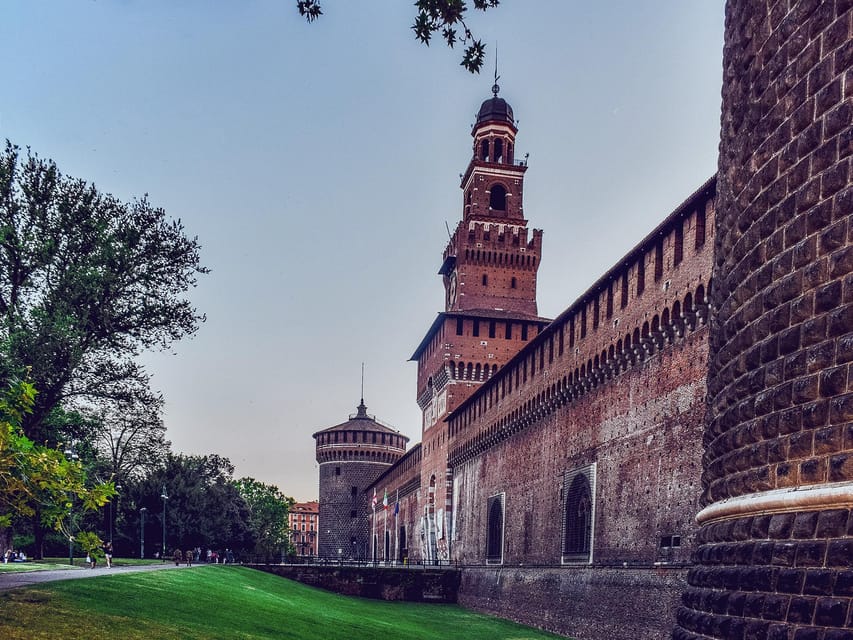 Milan: Night Tour by Bus - The Duomo and Milan’s central monuments