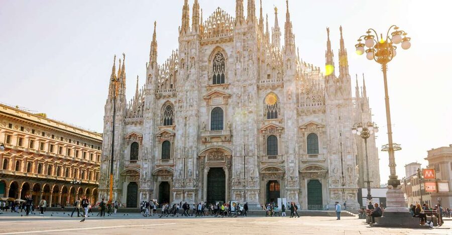 Milan: Skip-the-Line Duomo Guided Tour & Hop-on Hop-off Bus - Dress and security rules at the Duomo