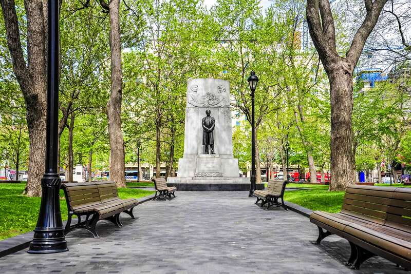 Montreal: Hop-On Hop-Off Double-Decker Bus Tour - How to use the two-day pass wisely