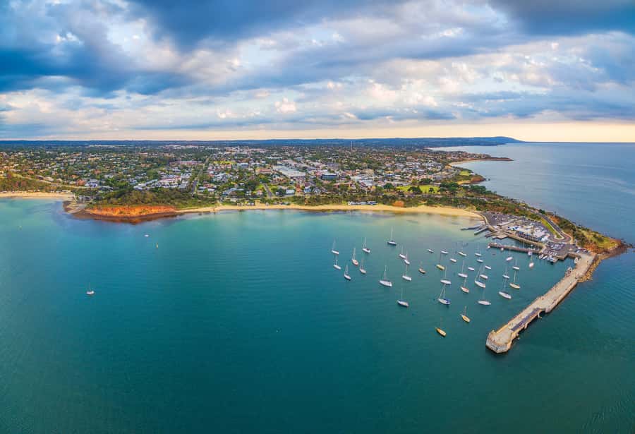 Mornington Peninsula Scenic Bus Tour with Chairlift & Lunch - Mornington coffee, cake, and a historic pier