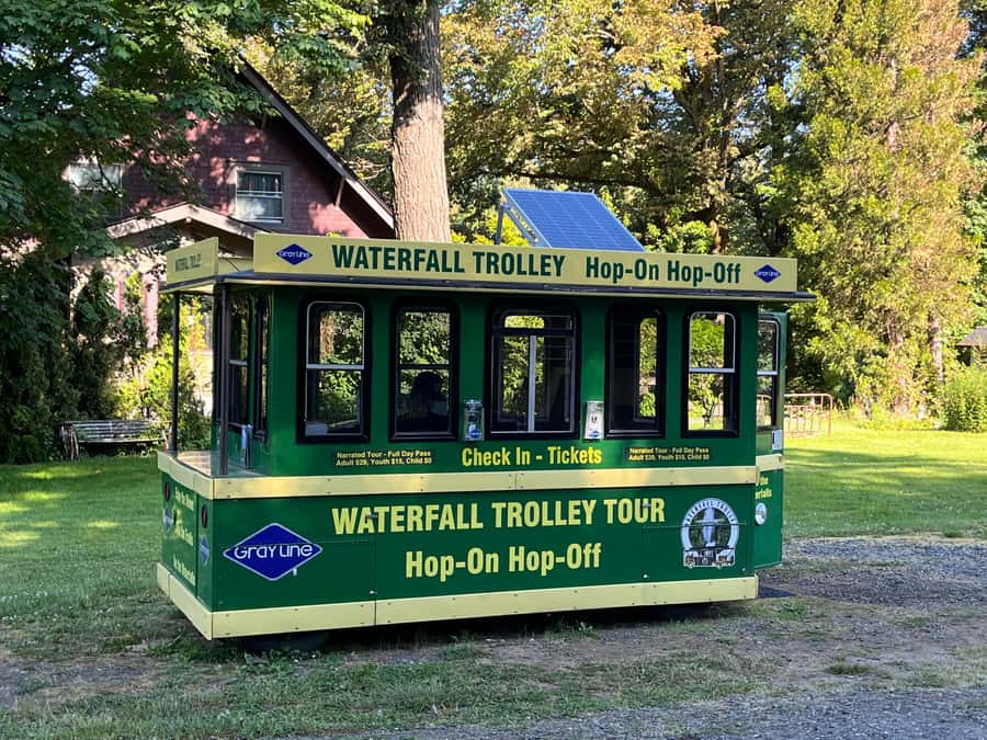 Multnomah Falls: Waterfall Corridor Hop-On Hop-Off Trolley - Wahkeena Falls and Multnomah Falls make the best pairing