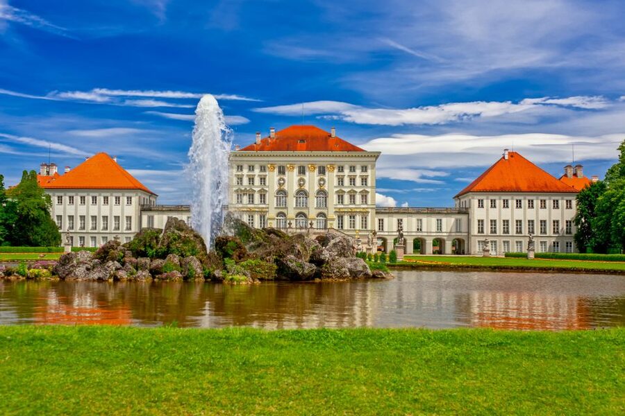 Munich Hop-On Hop-Off Tour: 1-Day or 2-Day Ticket - Schwabing and the English Garden