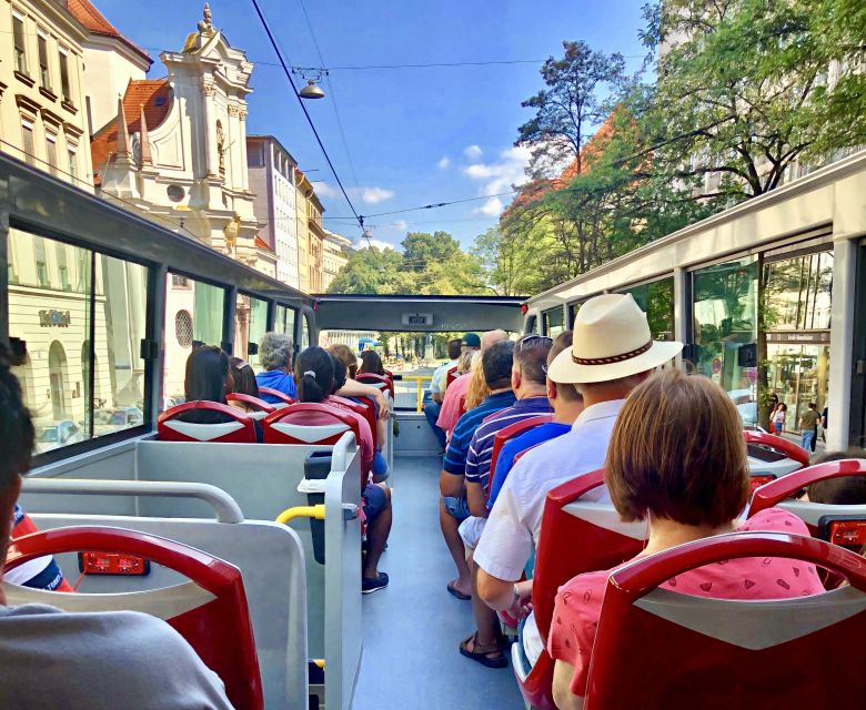 Munich Hop-On Hop-Off Tour: 1-Day or 2-Day Ticket - Audio commentary and the human element