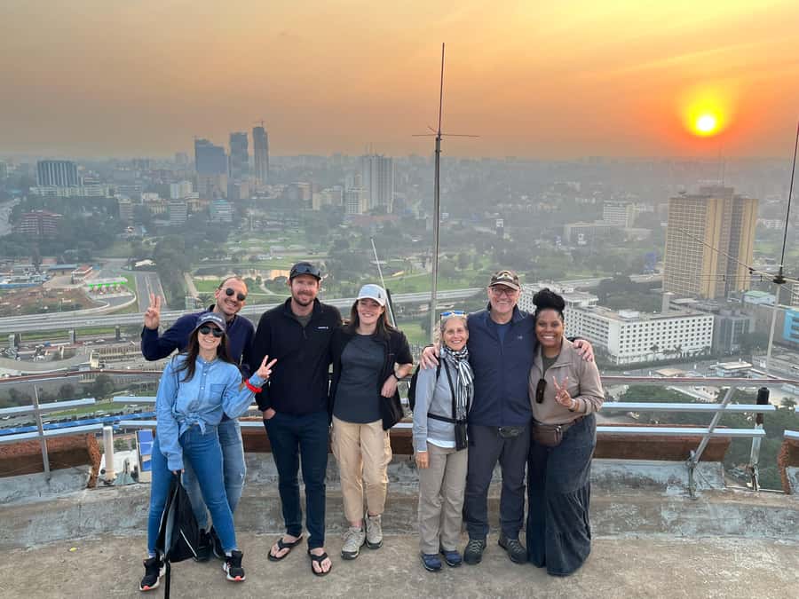 Nairobi: City Site-Seeing Bus Tour - A market stop with fruit, flowers, and crafts