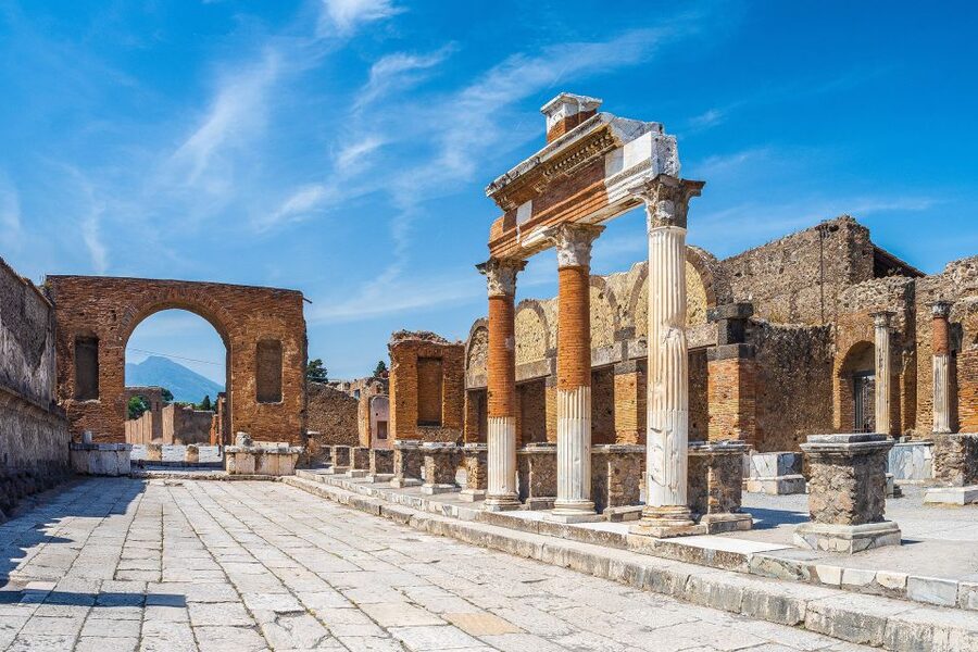 Naples Port Bus Excursion: Explore Pompeii ruins On Your Own - Finding the TRAMVIA bus in Naples