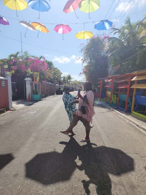 Nassau: Electric Bus Tour with Food & Drink Samples - What the food and drink samples add