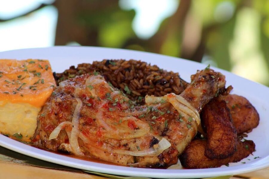 Nassau: Sip, Sample & See, Food & History Bus Tour - The people make the difference