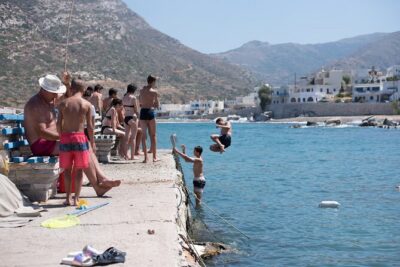 Naxos Highlights Bus Tour with Free Time for Lunch at Apeiranthos