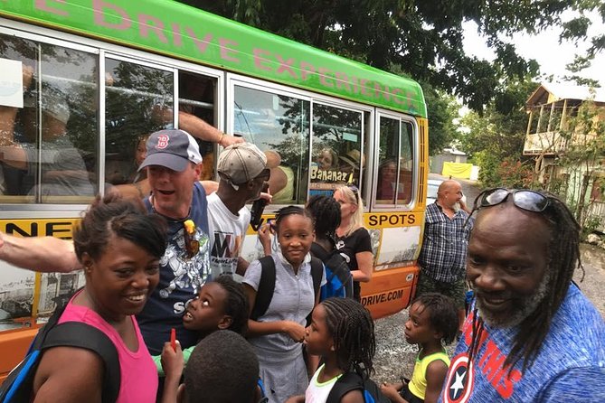 Negril One Love Bus Bar Crawl - What each 20-minute stop feels like