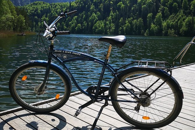 Neuschwanstein Castle by Bus Incl. Bike Ride or Hohenschwangau - Cycling around Schwansee and the Alpine lakes