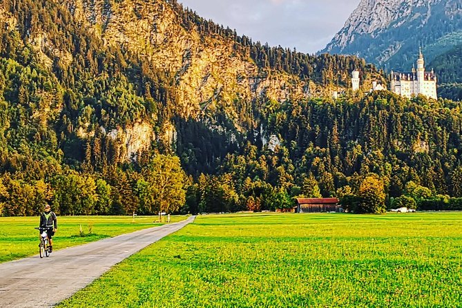 Neuschwanstein Castle by Bus Incl. Bike Ride or Hohenschwangau - Hohenschwangau as an alternative to cycling