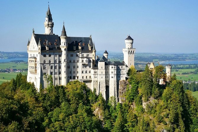 Neuschwanstein Castle by Bus Incl. Bike Ride or Hohenschwangau - The coach ride from Isartor to Schwangau