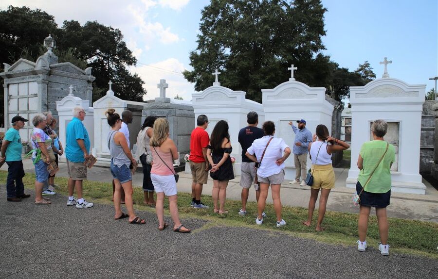 New Orleans: 2-Hour 15-Minute City and Cemetery Tour by Bus - Why this bus tour works as a first look at New Orleans