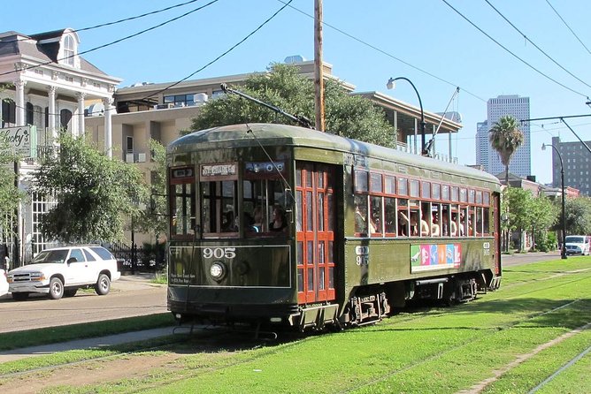 New Orleans City and Cemetery 2-Hour Bus Tour - The Superdome, the French Market, and Lake Pontchartrain