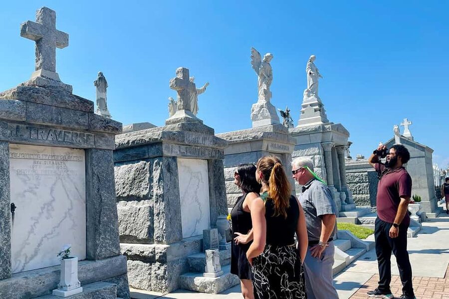 New Orleans: City and Cemetery Bus Tour Garden District Walk - St. Louis Cemetery #3 and New Orleans burial customs