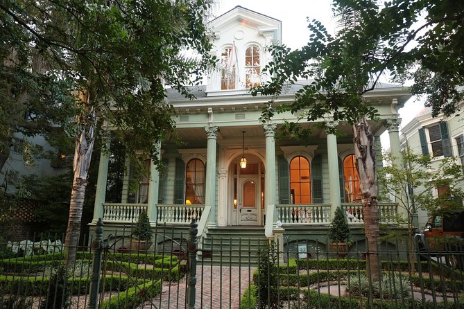 New Orleans City Sightseeing Hop-On Hop-Off Bus Tour - The Garden District and Magazine Street deserve your walking time