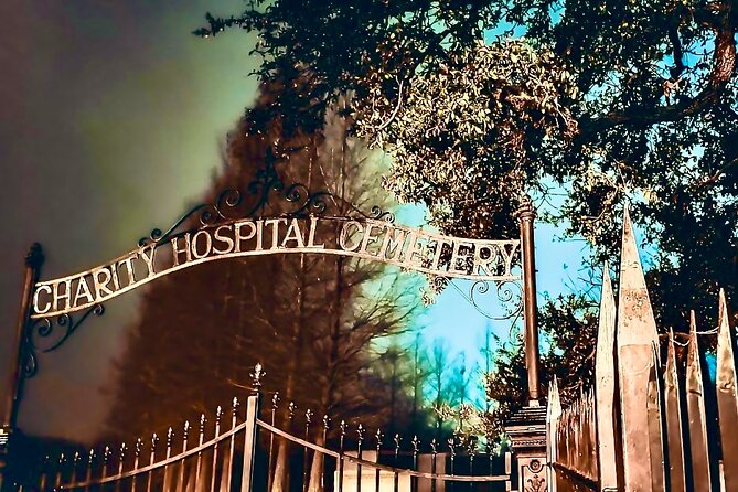 New Orleans Dead of Night Ghosts and Cemetery Bus Tour - Why the guides matter more than the ghosts