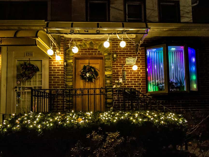 New York Christmas Lights Tour by BUS - Meeting in Midtown and crossing into Brooklyn