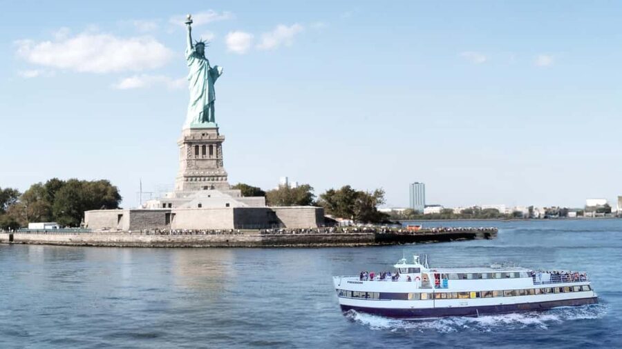 New York City: Discover Pass with Hop-on Hop-off Bus Tour - Starting at Times Square and choosing your bus route