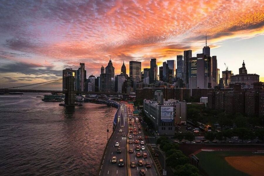 New York City: Night Skyline Bus Tour with Pizza Slice - Key points at a glance