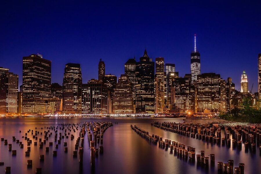 New York City: Night Skyline Bus Tour with Pizza Slice - Brooklyn Heights and the promenade
