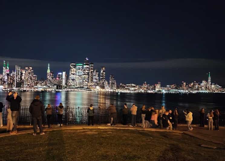 New York City Night Views - A panoramic hop-on-hop-off tour - What the guide adds to a small group